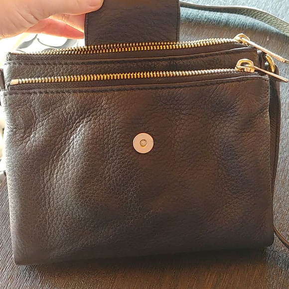 Cute Michael Kors bag great for any occasion! - Picture 6 of 7
